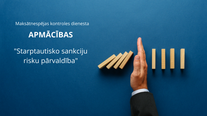 Roka ar koka klucīšiem, kas aizsargā tos no sagāšanās