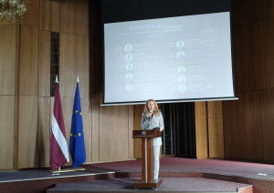 Inese Lībiņa-Egnere atklāj konterenci par aktuālo maksātnespējas jomā