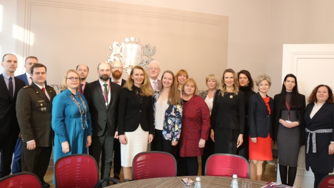 MKD direktore Inese Šteina kopā ar tieslietu ministri un citiem TM iestāžu vadītājiem