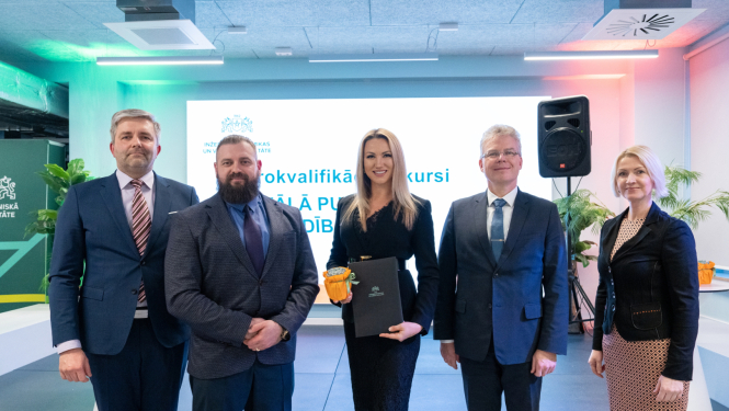Inese Šteina saņēmusi RTU diplomu
