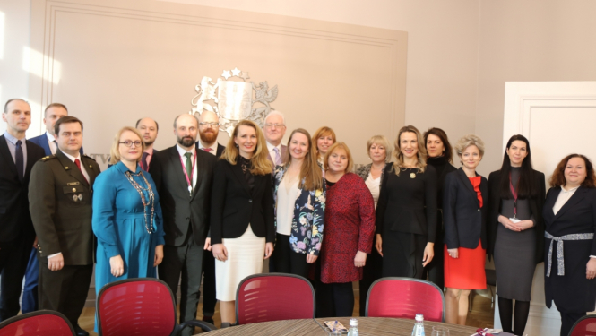 MKD direktore Inese Šteina kopā ar tieslietu ministri un citiem TM iestāžu vadītājiem