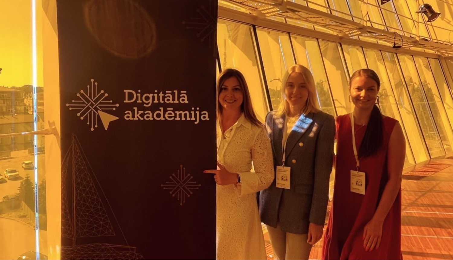 Attēlā MKD kolēģes - digitālie vētstneši - Santa Grunte, Inga Grauziņa un Liene Saltupe